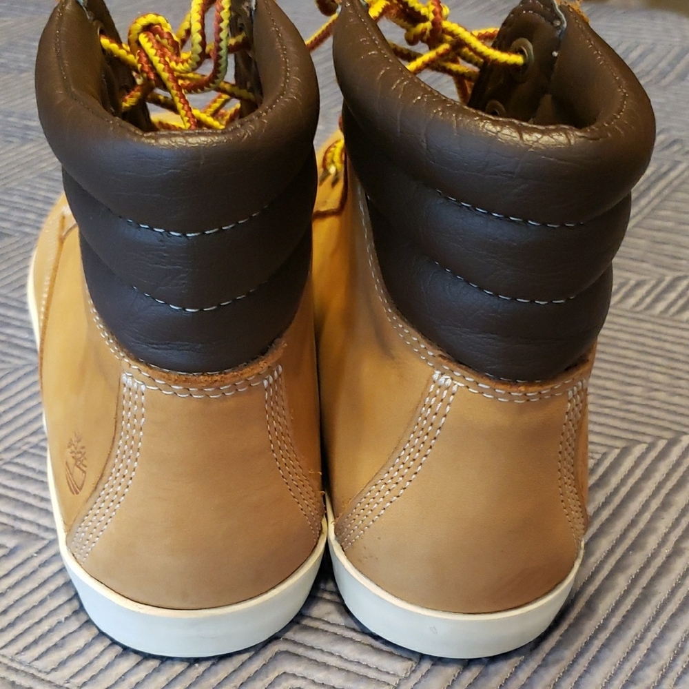 Timberland Women's size 7 Tan and Brown Leather Sneakers - Picture 2 of 7